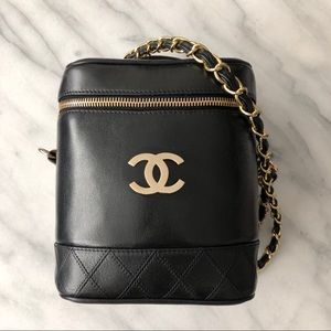 100% Authentic Chanel Vanity Case shoulder bag